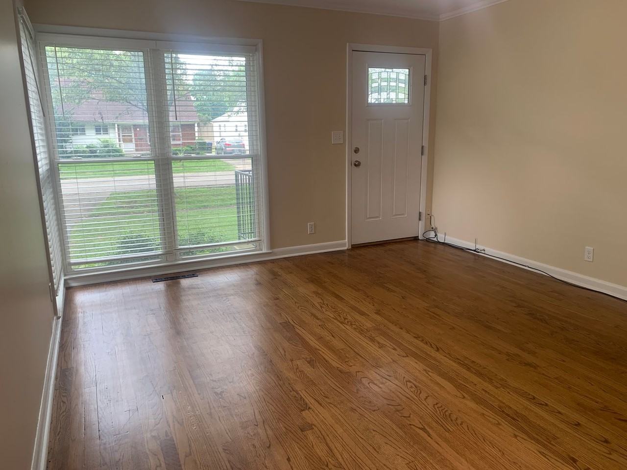 2611 Gardiner Ln - Photo 3 of 13