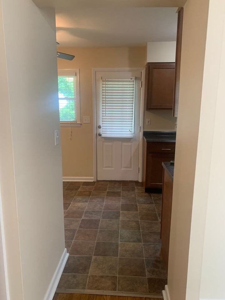 2611 Gardiner Ln - Photo 4 of 13