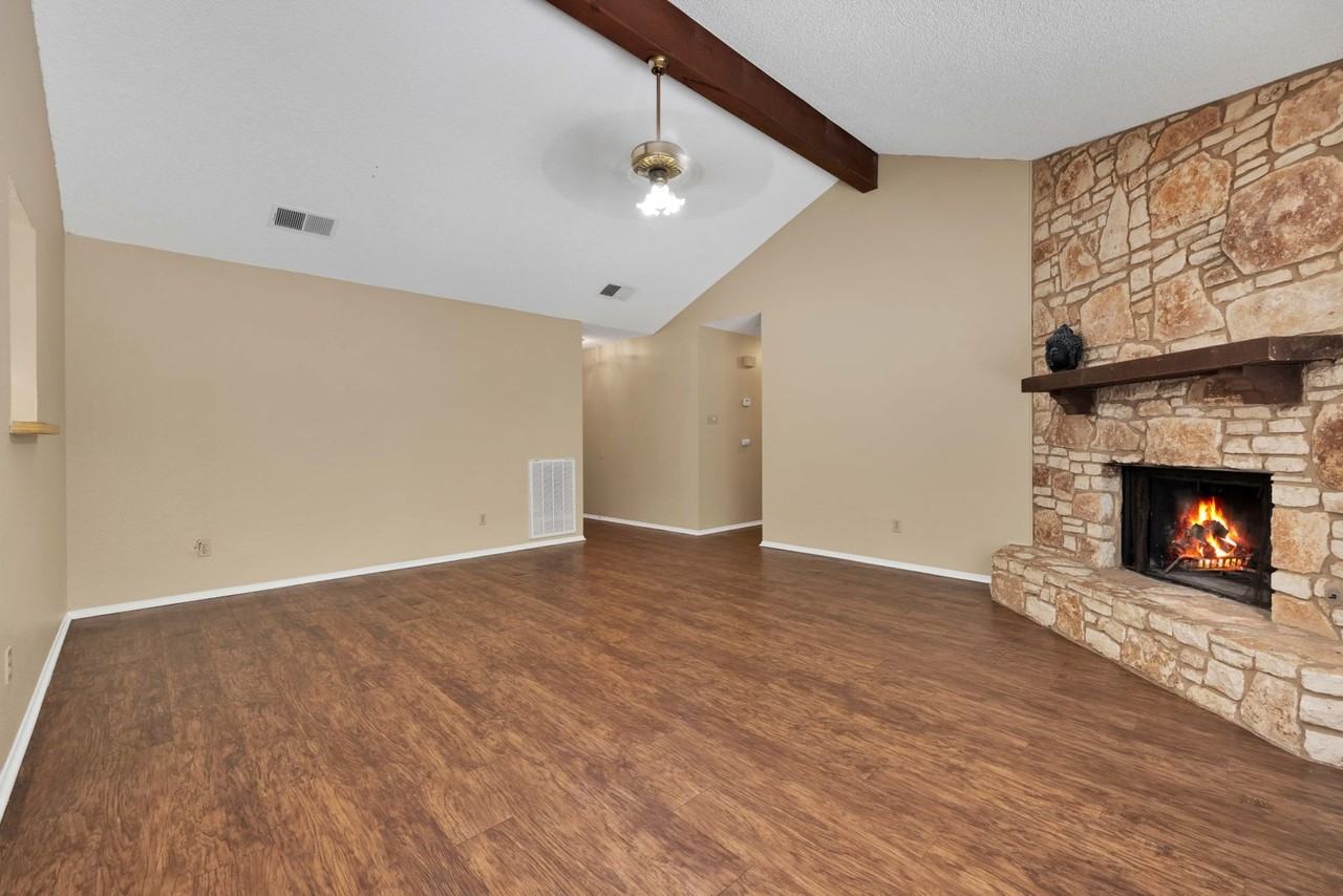 6427 Ridge Place St - Photo 3 of 14