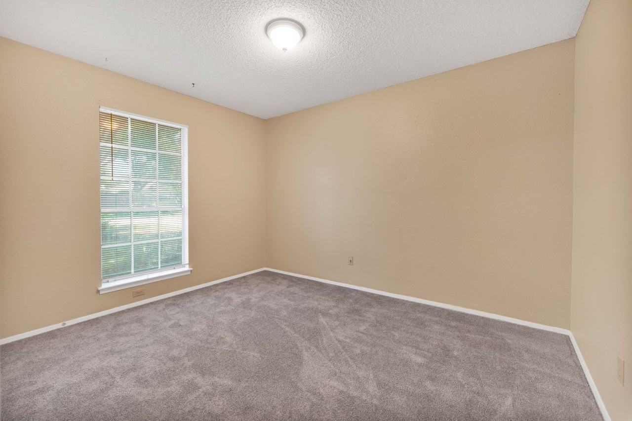 6427 Ridge Place St - Photo 7 of 14