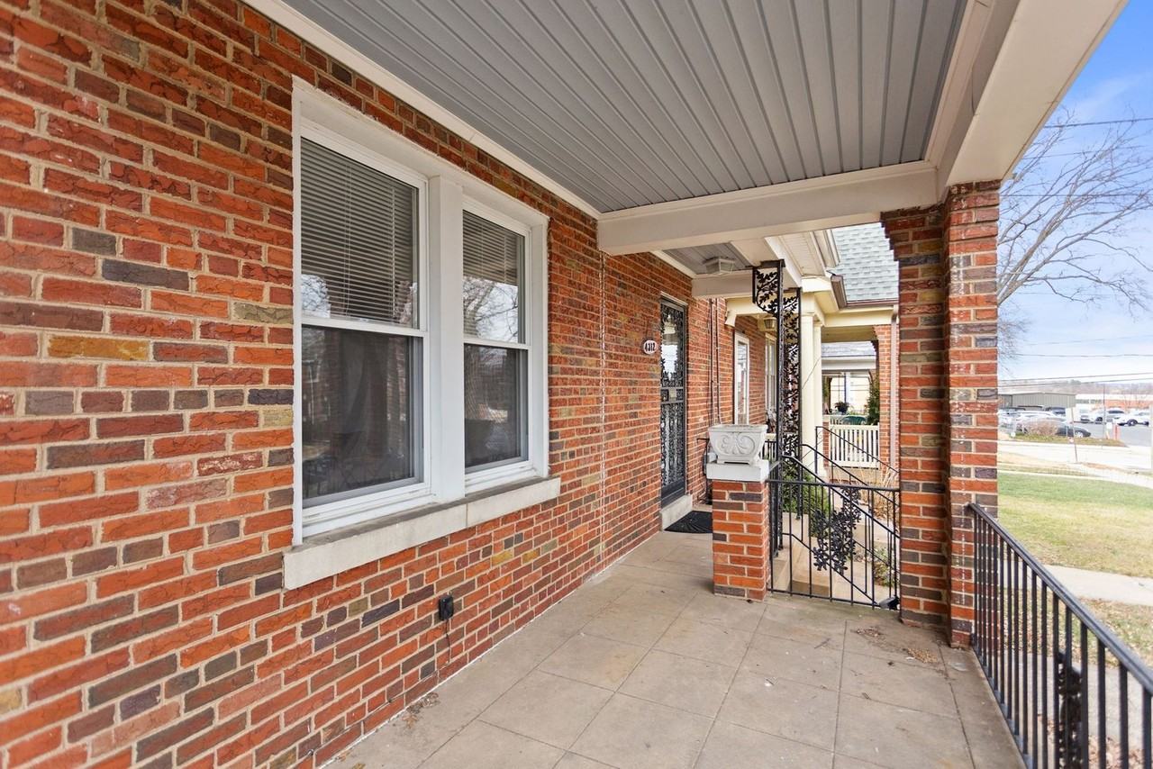 4312 10th St Ne - Photo 3 of 32