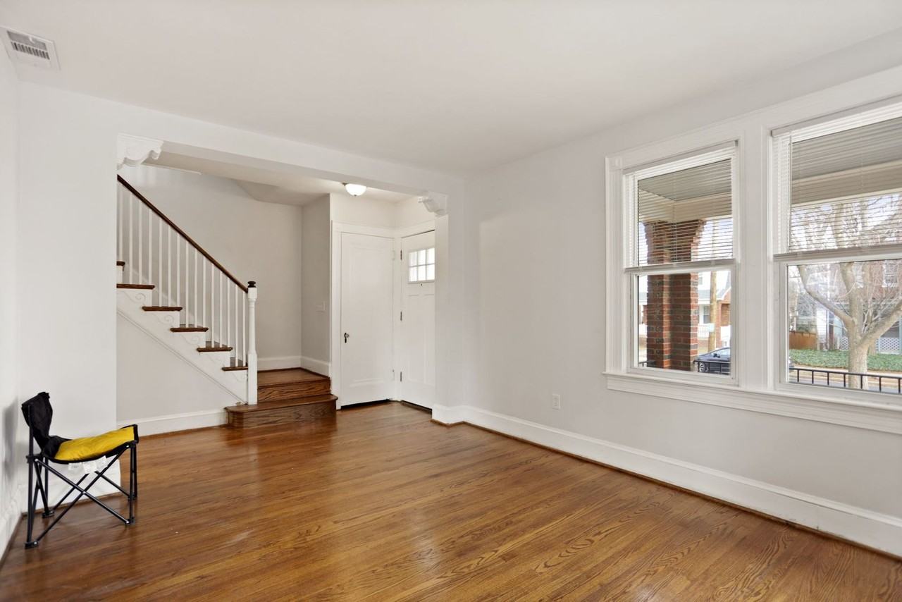 4312 10th St Ne - Photo 4 of 32