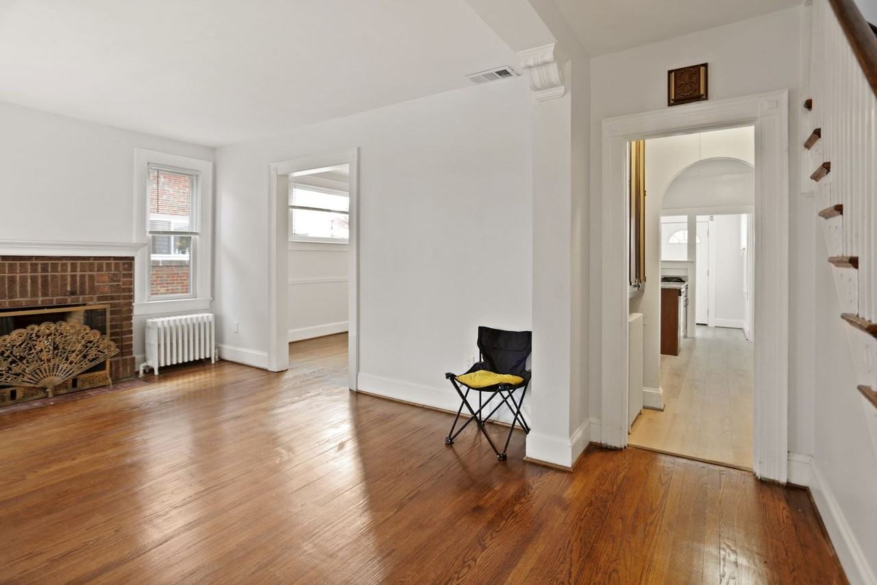 4312 10th St Ne - Photo 5 of 32