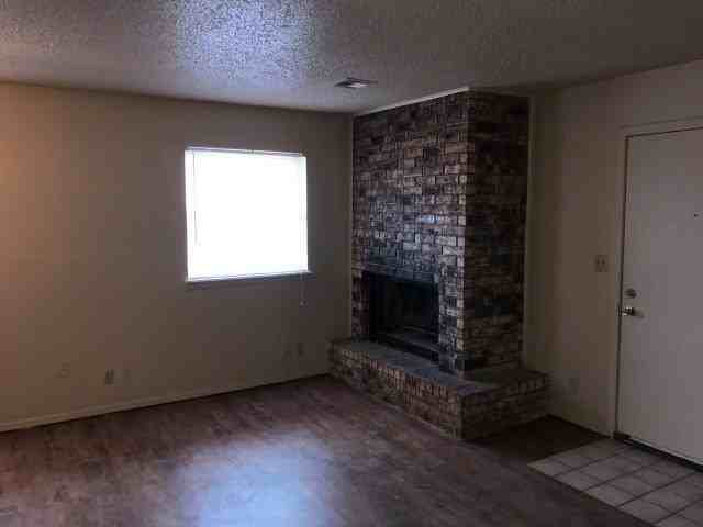 152 Ne 12th St - Photo 2 of 10