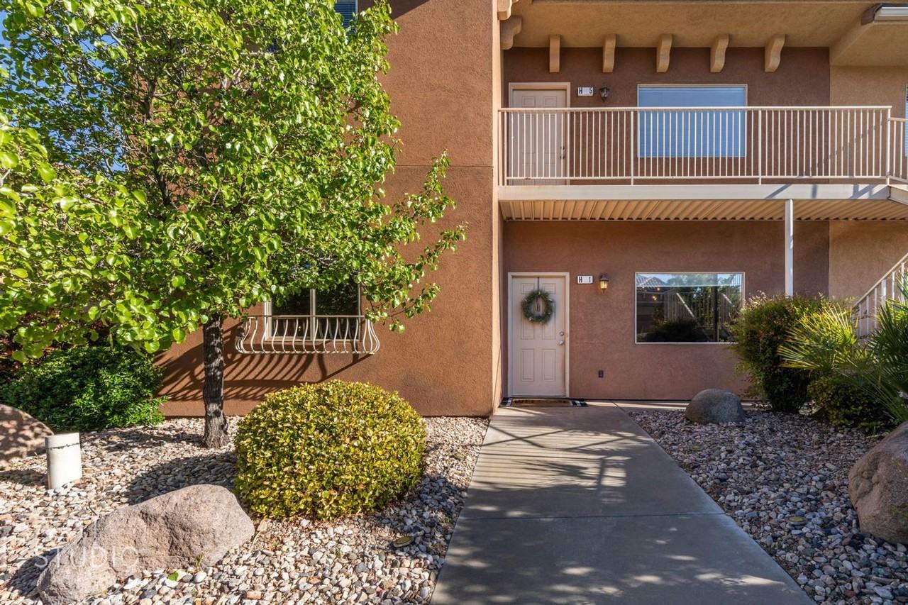 700 N Main St - Photo 2 of 26