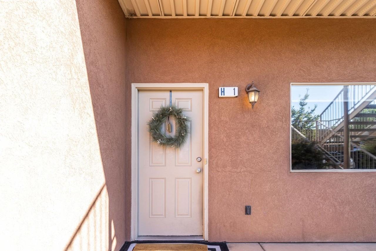 700 N Main St - Photo 3 of 26