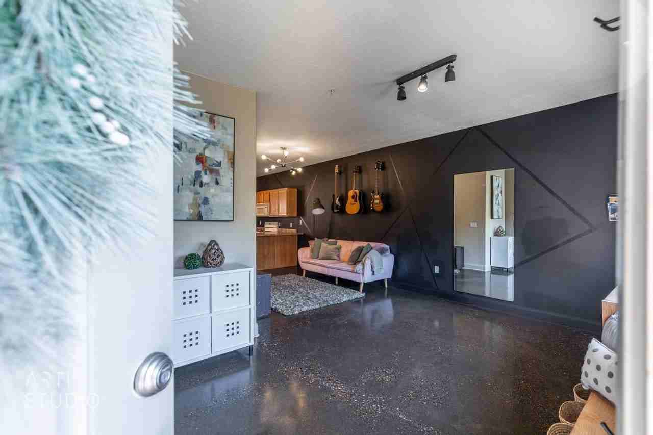 700 N Main St - Photo 4 of 26