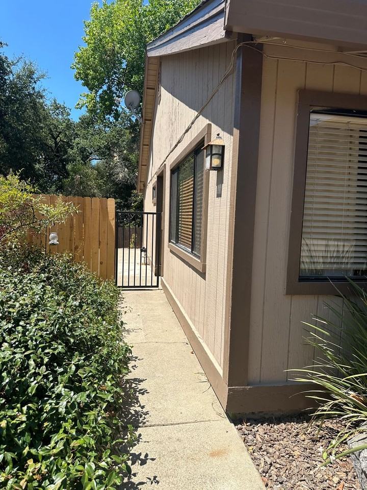 6063 Peoria Dr - Photo 3 of 14