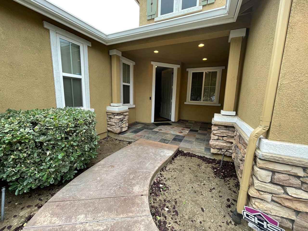 1390 Mendocino Creek Dr - Photo 3 of 32