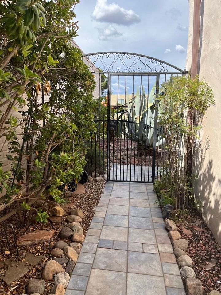 4304 Avenida Palermo - Photo 2 of 10