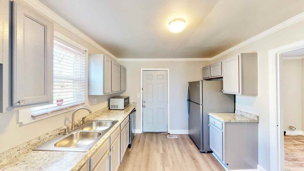 2320 Vanderbilt Rd - Photo 4 of 14