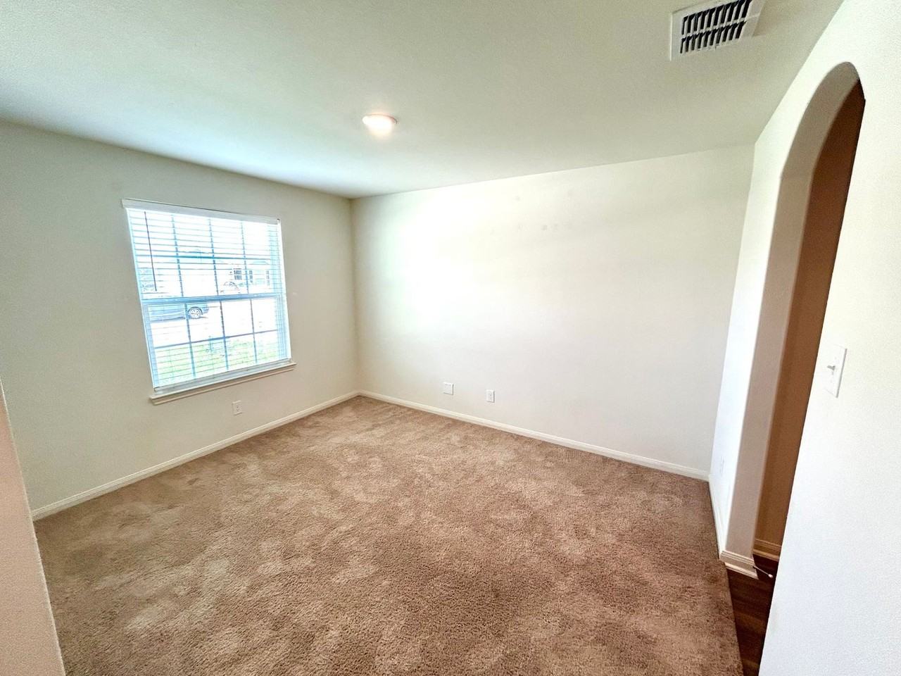 11742 Davalos Ln - Photo 4 of 26