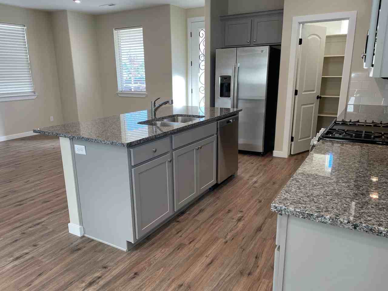 741 W Red Marble Ln - Photo 7 of 17