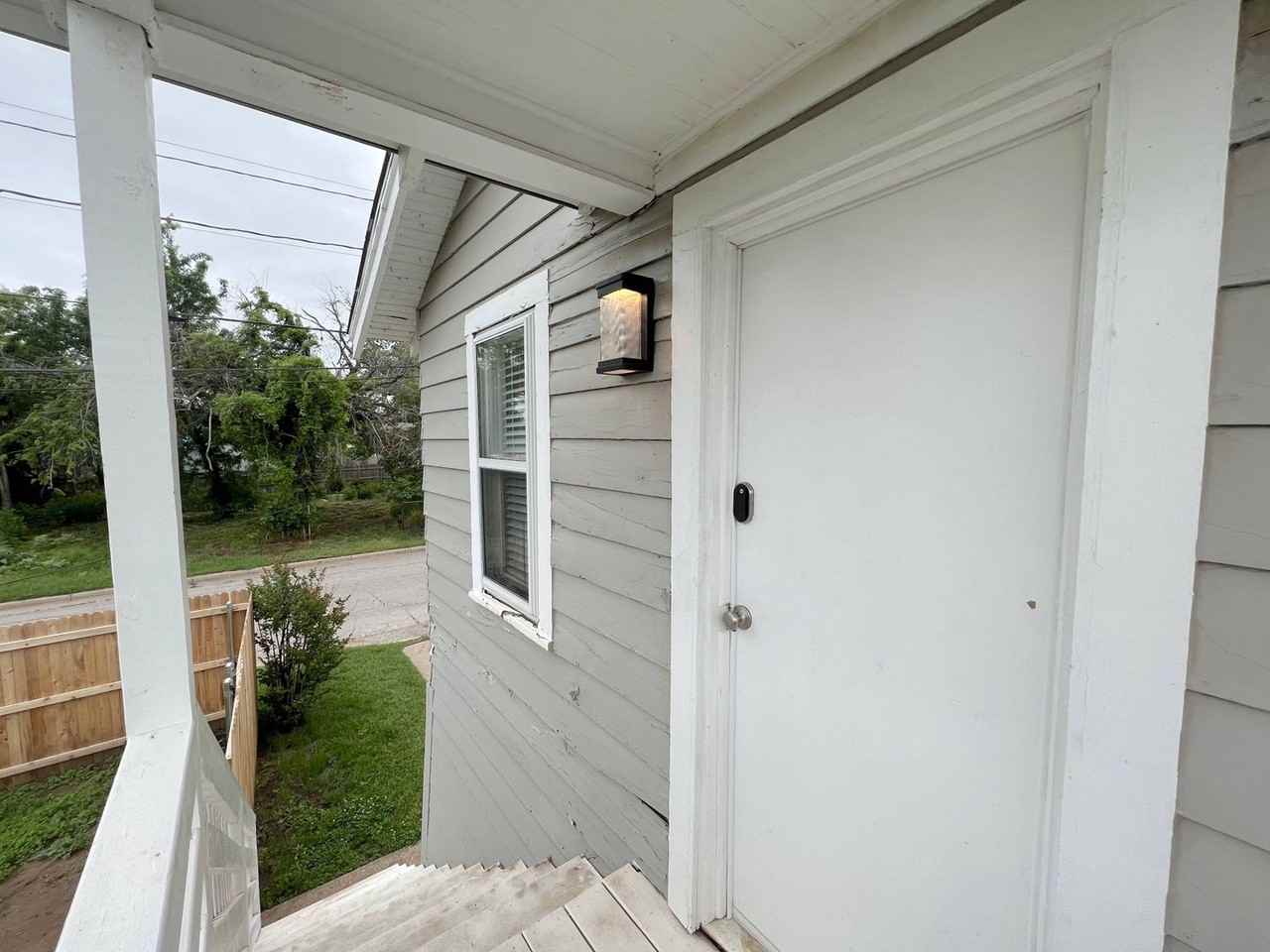 4515 N Military Ave - Photo 2 of 25