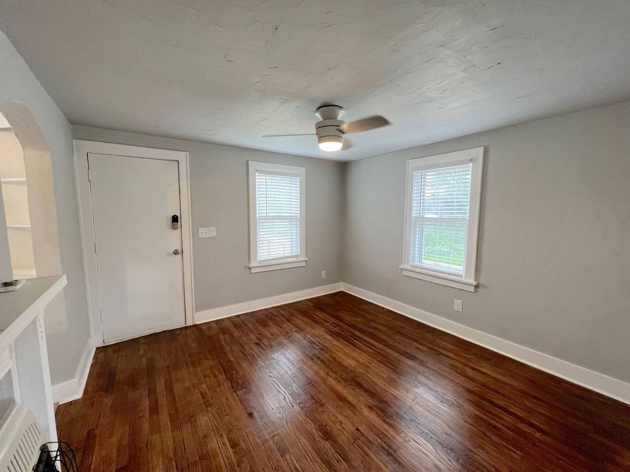 4515 N Military Ave - Photo 3 of 25