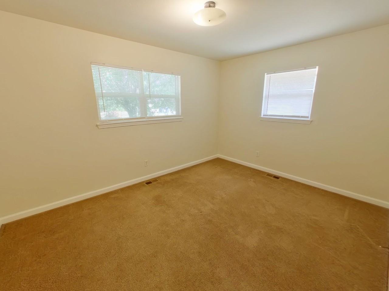 5112 E New Jersey Dr - Photo 4 of 13