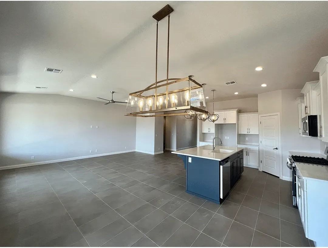 2715 W Trasimeno Dr - Photo 3 of 19