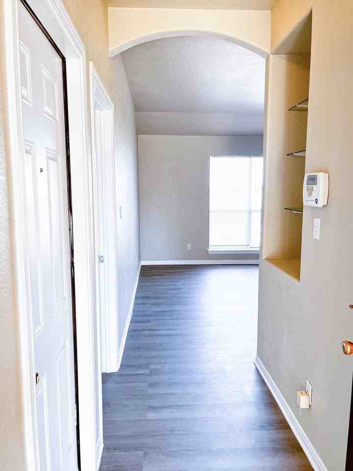 3307 Southhill Dr - Photo 2 of 12