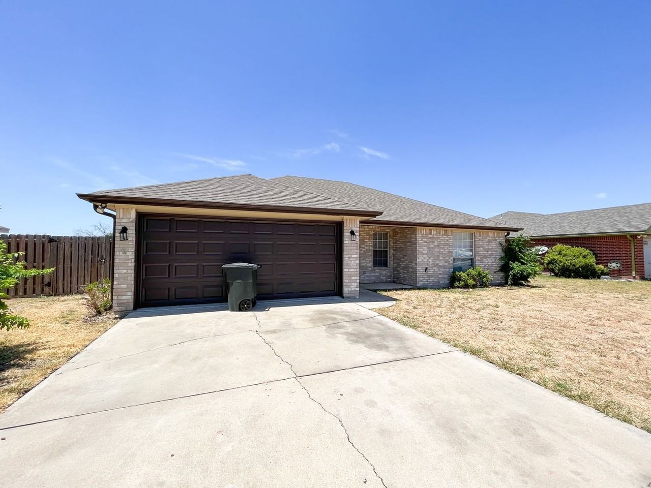 3307 Southhill Dr - Photo 3 of 12