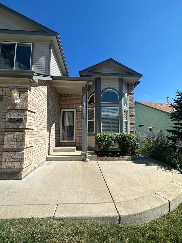 2345 Damon Dr - Photo 2 of 30