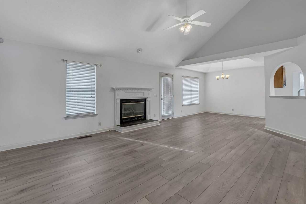 6837 Sunnywood Dr - Photo 7 of 37