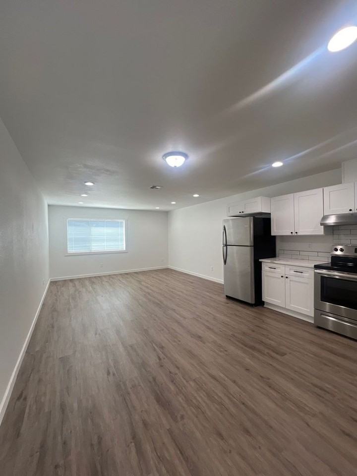 Pickford Town Homes LLC 2603/crema102 - Photo 3 of 16