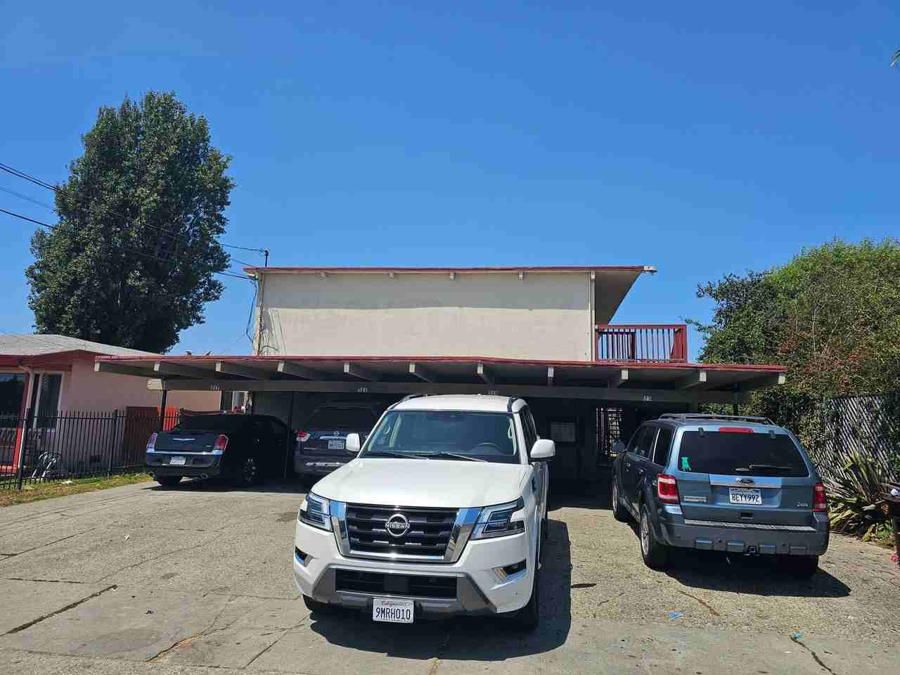 321 S 26th St - Photo 3 of 12