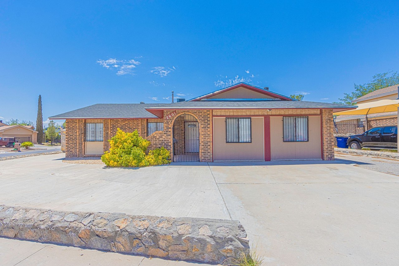 2601 Lake Michigan Dr - Photo 2 of 28