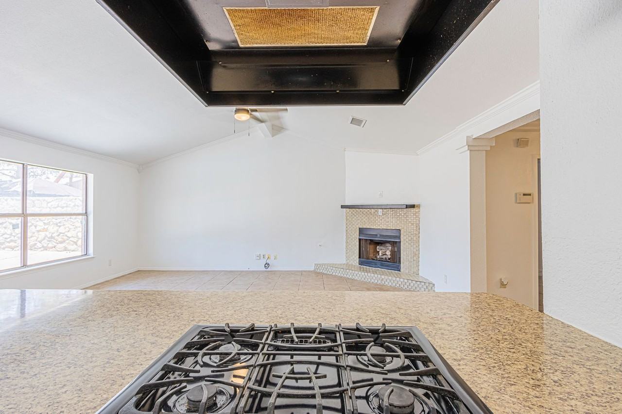 2601 Lake Michigan Dr - Photo 3 of 28