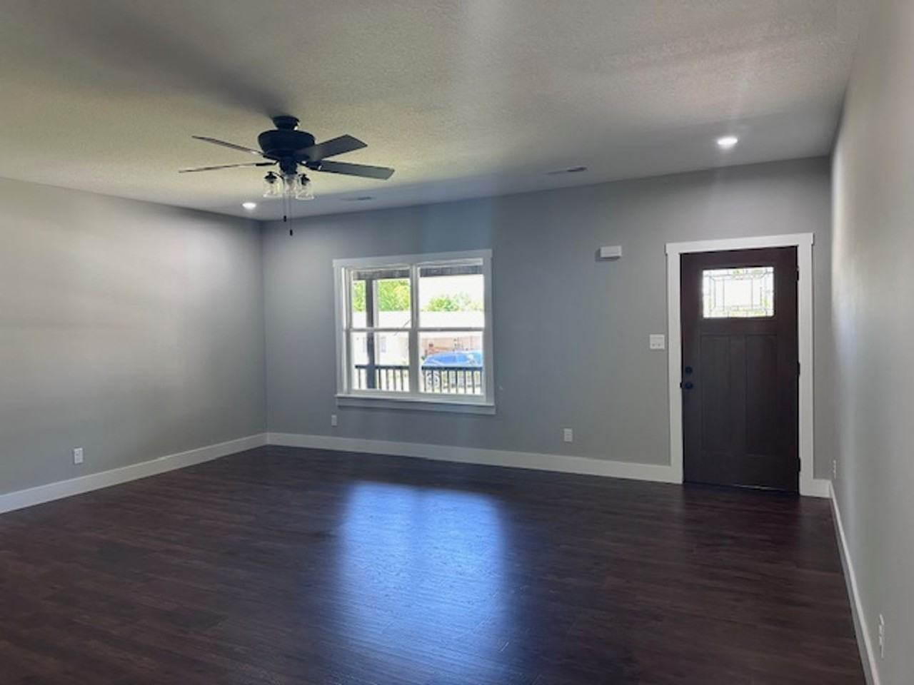 2502 Patrick Ave - Photo 4 of 27