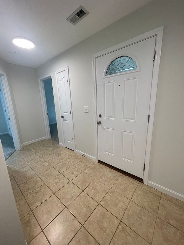 2310 Brookview Dr - Photo 3 of 18