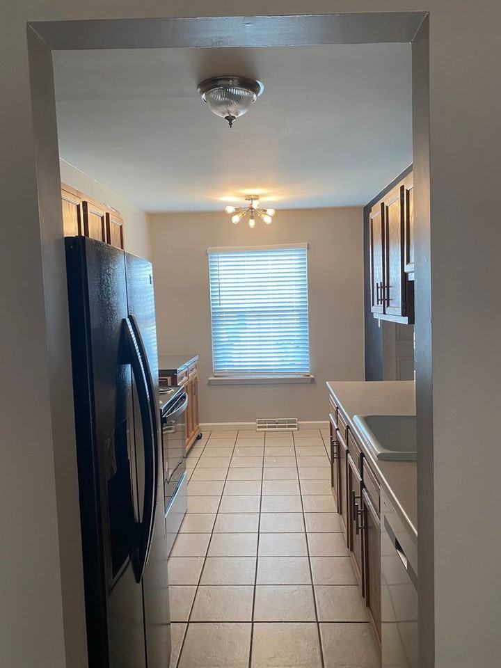 506 W 3rd St - Photo 3 of 23