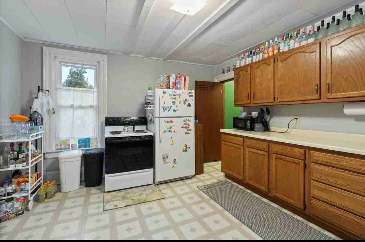 LB - 01 - Ferry St - Photo 2 of 16