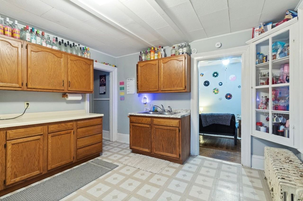 LB - 01 - Ferry St - Photo 3 of 16