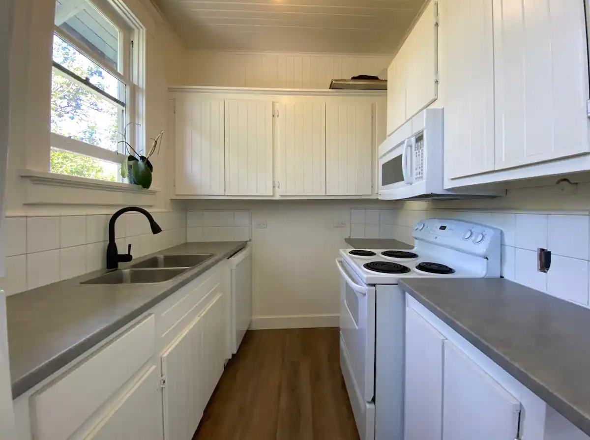 1014 Queens Avenue B - Photo 2 of 6