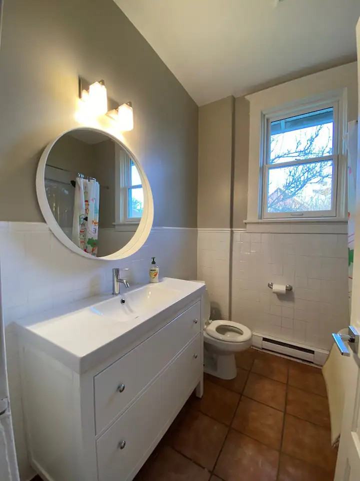 1014 Queens Avenue B - Photo 3 of 6