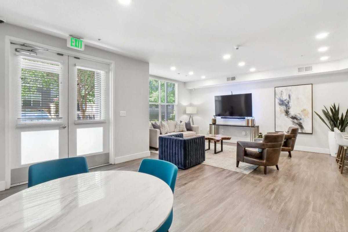 203 Coggins Dr - Photo 7 of 13