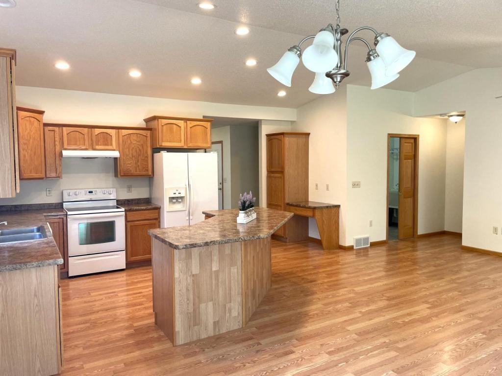 1900 Crooked Ave - Photo 2 of 17