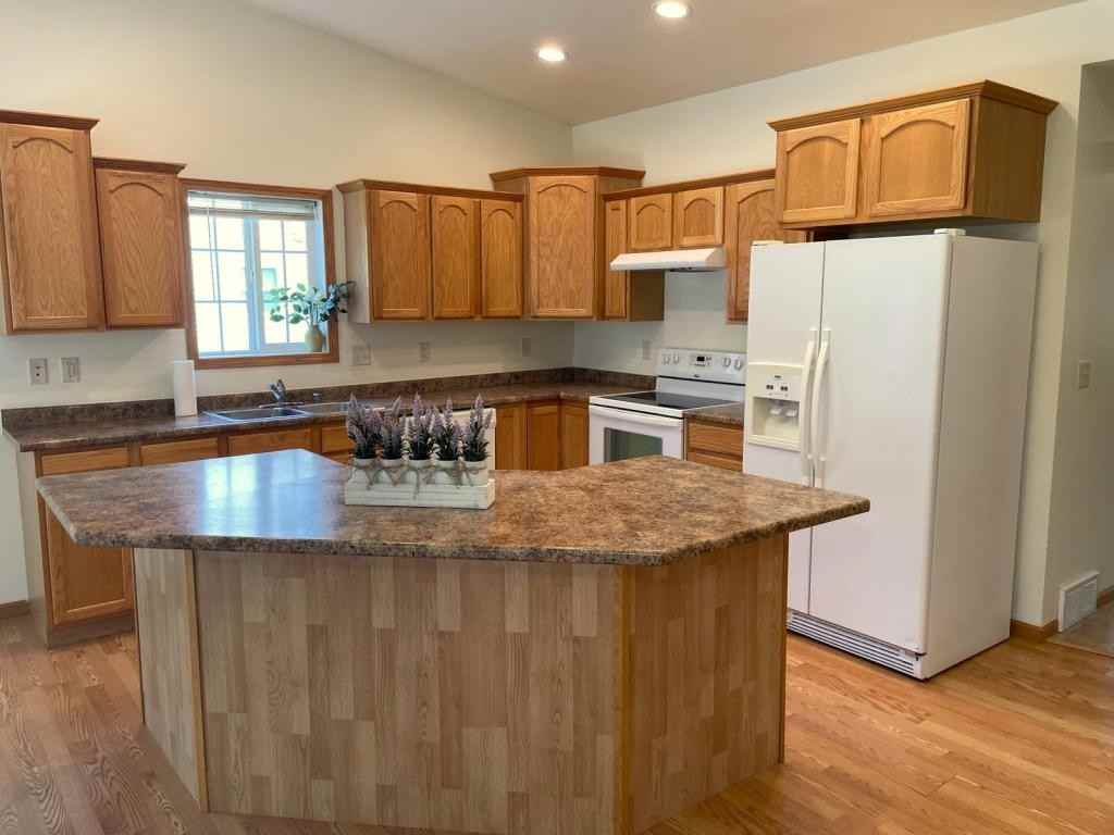 1900 Crooked Ave - Photo 3 of 17