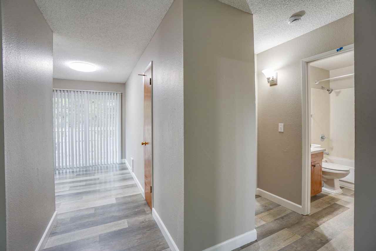 Franklin House Apartments - Photo 4 of 25