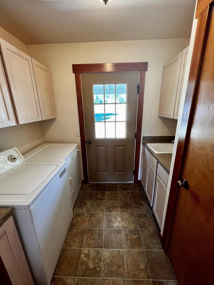 3839 E Hoff Rd - Photo 3 of 17