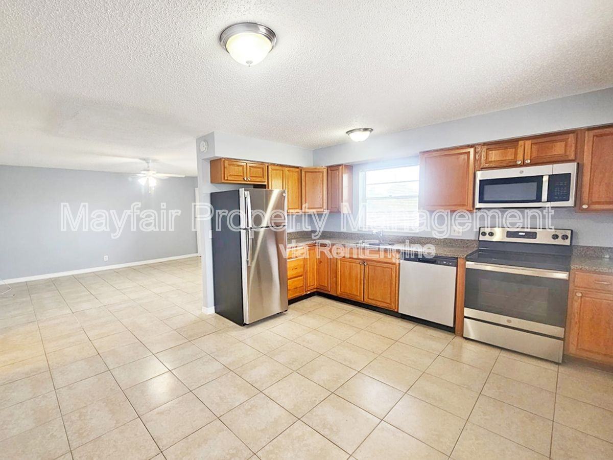 1317 N Federal Hwy #3 - Photo 2 of 22