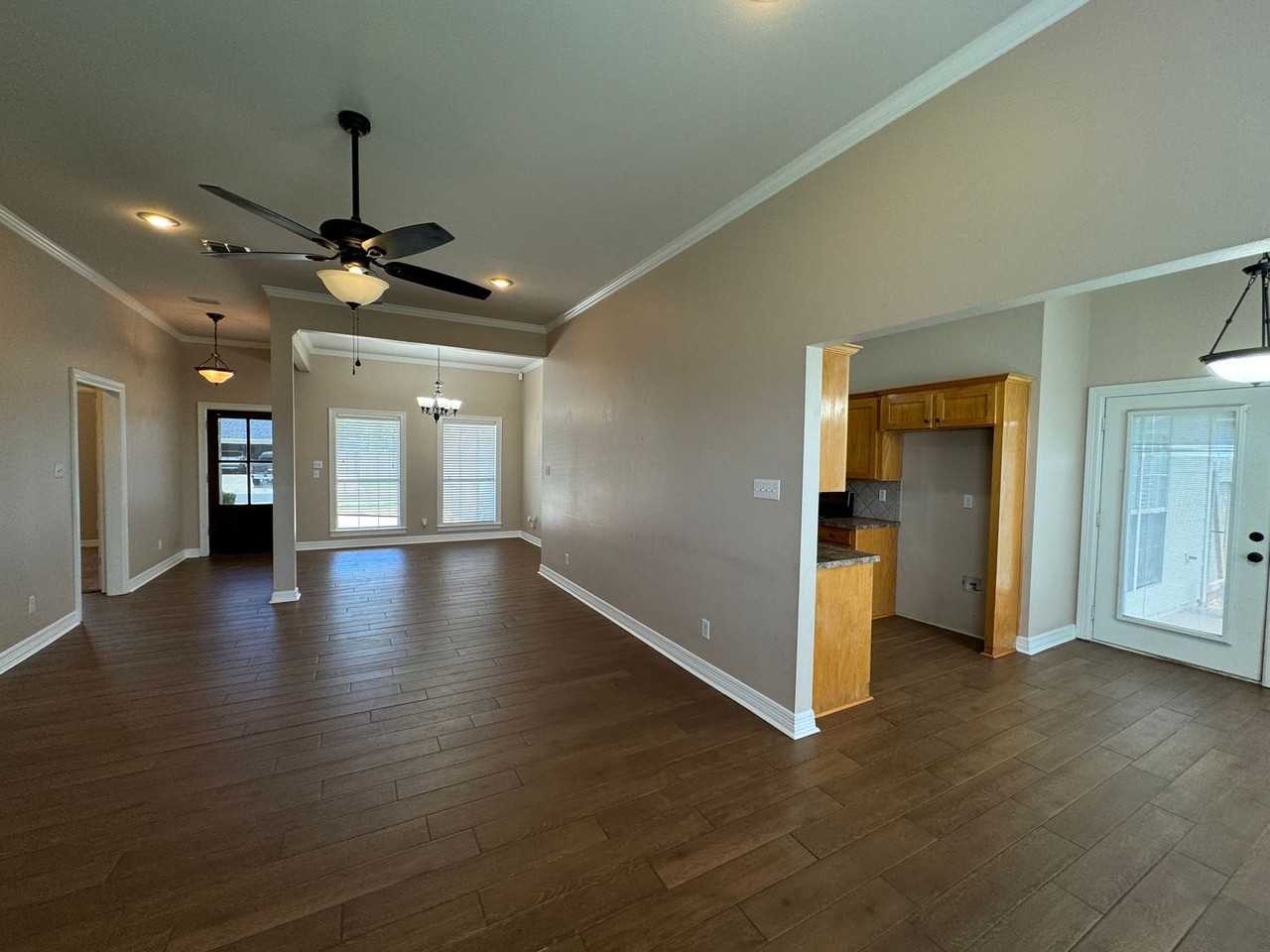 1002 Creole Dr - Photo 2 of 17
