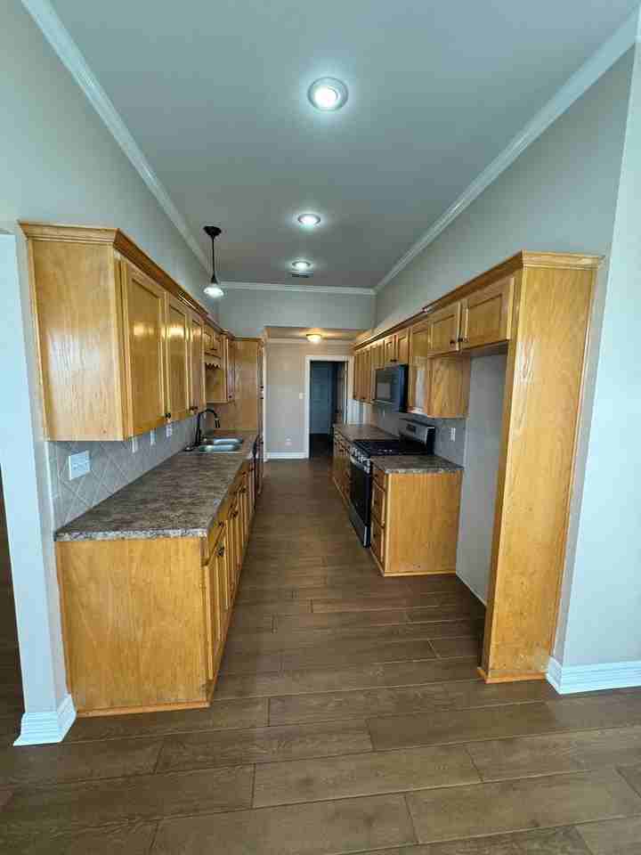 1002 Creole Dr - Photo 7 of 17