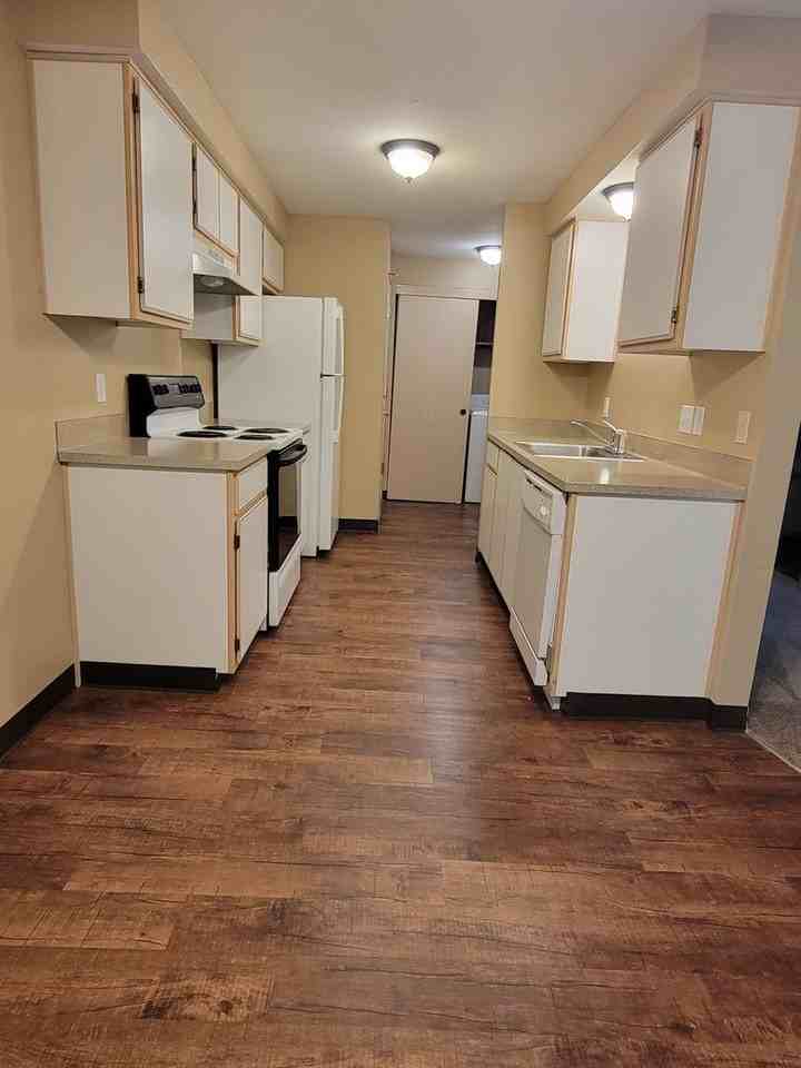 South Vista Apartments - Photo 3 of 34