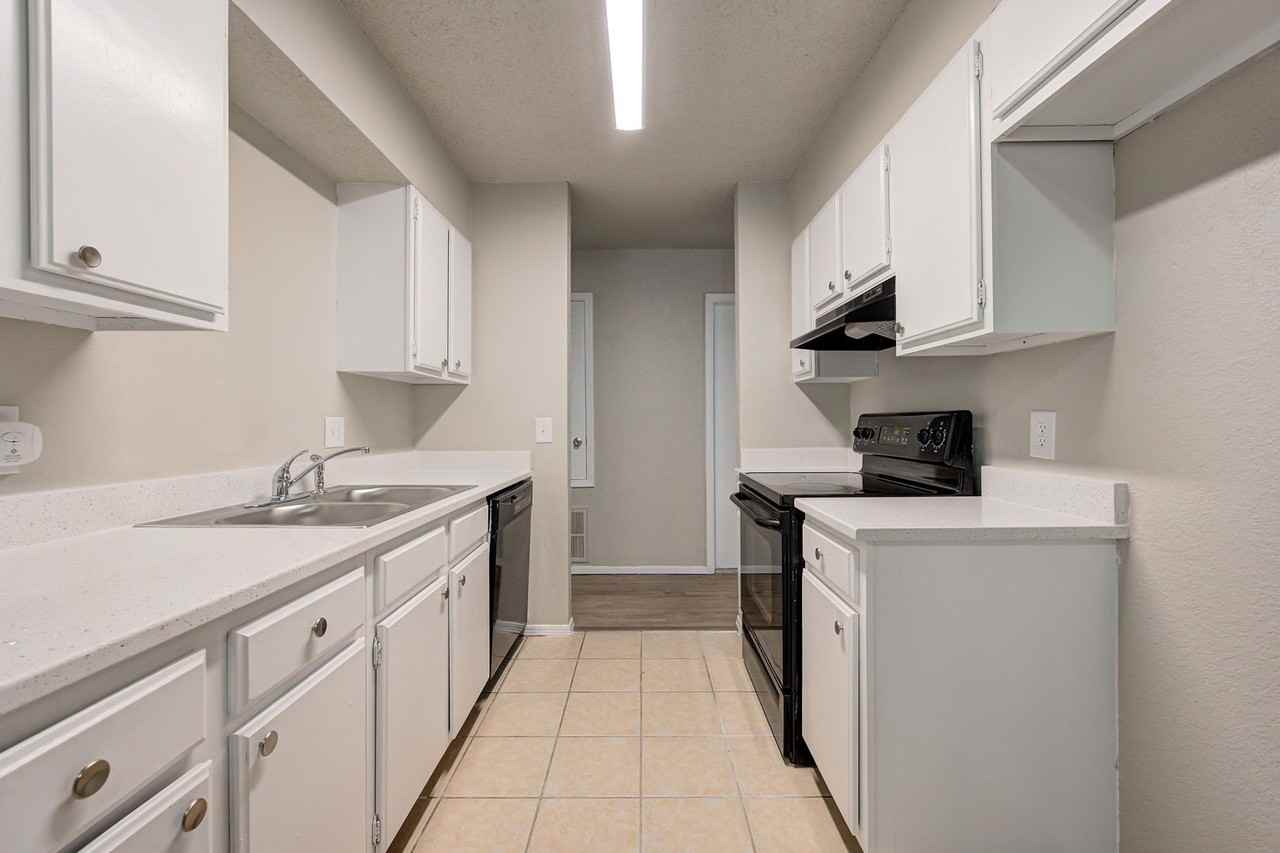 313 Belmont Dr - Photo 5 of 30