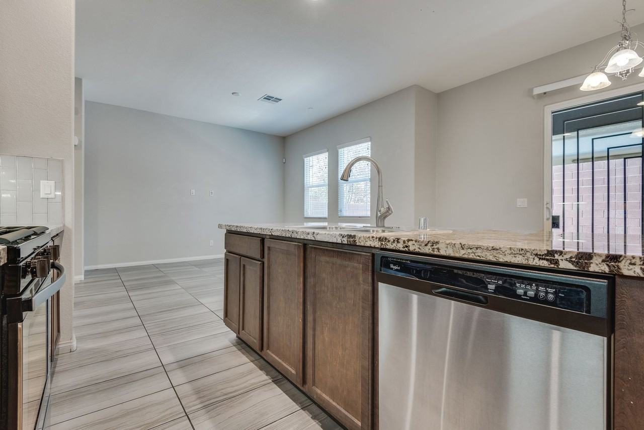 10372 Pescado Ln - Photo 7 of 39