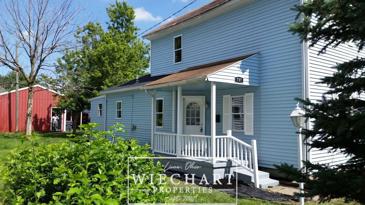 737 Oak St - Photo 2 of 12