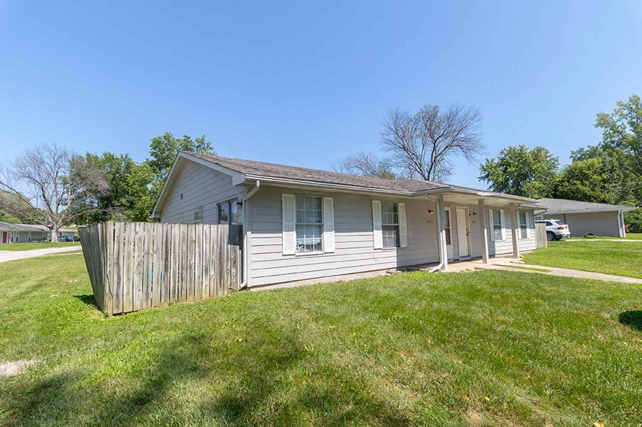 4317-4319 Mesa Dr - Photo 2 of 3