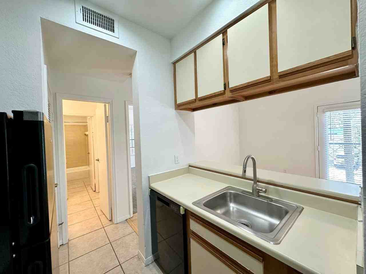 2217 San Gabriel St #201 - Photo 6 of 10